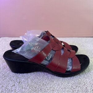 Women's Red Wedge Sandals‎